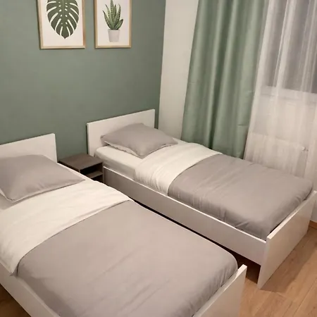 Bright And Arking Space Apartment